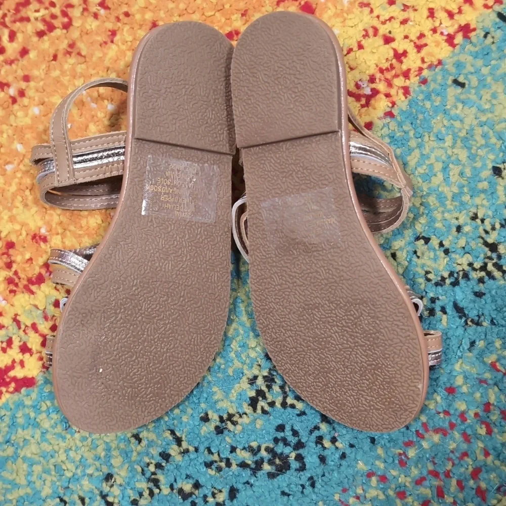 Kurt Geiger London Tan & Silver Toe Loop Sandals Girls Size 1